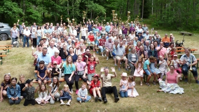 Gottesdienst im Waldforum Rupprechtsreuth. (Bild: Rosi Uschold)