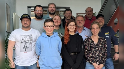 Von links: Holger Reuster, Max Rall, Moritz Rall, Rudi, Schüller, Anja Gebhard, Horster Scherer, Simone Krauß, Reinhold Lang, Thomas Krauß, Carmen und Michael Gebhard. (Bild: Holger Reuster)