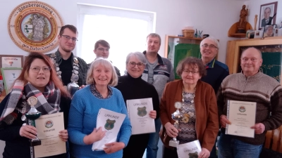 Die Könige, Liesl 2026 mit den geehrten Schützen. (Bild: Reinhold Wild)