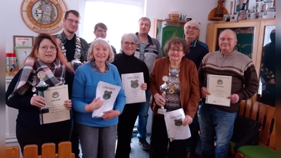 Die Könige, Liesl 2026 mit den geehrten Schützen. (Bild: Reinhold Wild)