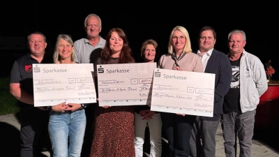 Von links: Christian Schmid Feuerwehr Stein, Daniela Kielhorn Franziskus Kindergarten, Siegfried Kiener Frühschuppenclub Stein, Rosi Wendl Kindergarten St. Martin, Lisa Schießl Frauenclub Stein, Kornelia Nickl Altenheim St. Johannis Stift, Florian Reger 1. Bürgermeister Stadt Pfreimd, Wolfgang Strehl BMW Motorradfreunde Stein (Bild: Katrin Kiener)