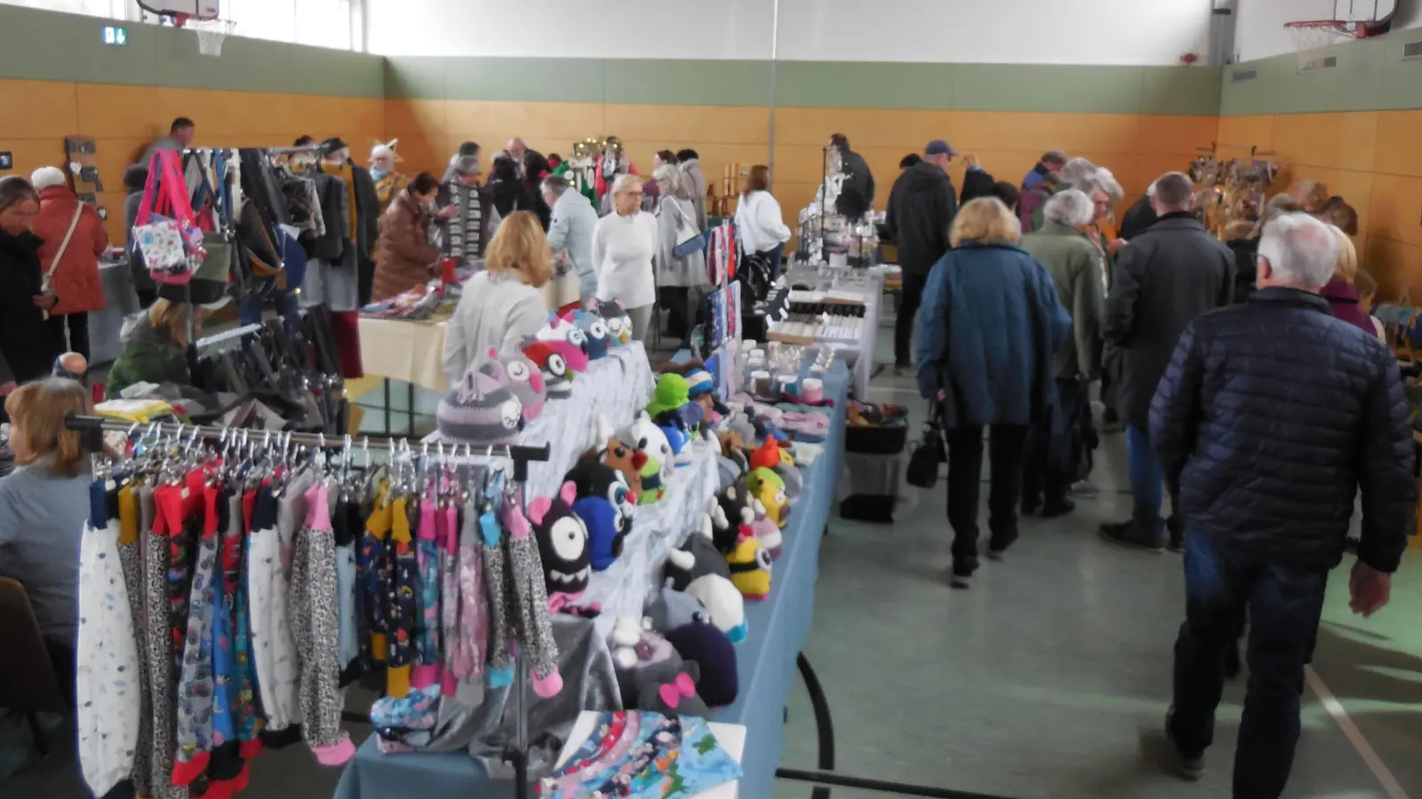 Gutbesuchter Hobbykünstlermarkt (Bild: Anita Knorr)