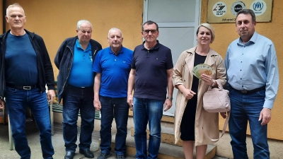 Geldübergabe im Altenheim Domanovici am 16.04.2025. Von links: ein Mitarbeiter der Pfarrei Domanovici, Drazen Cule (Vorsitzender Wohltätigkeitsverein), Richard Pscherer, Bernhard Krannich, Ivona Kraljic (Leiterin Altenheim Domanovici) und Klaus Fiebig. (Bild: Klaus Fiebig)