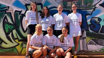 Meisterinnen 2025 dürfen sich nennen: Pia Lange, Chiara Burggraf, Sara Burggraf, Lina Plößner, Julia Kraus, Leonie Knörl, Sophie Banzer. (Bild: Sven Münster)