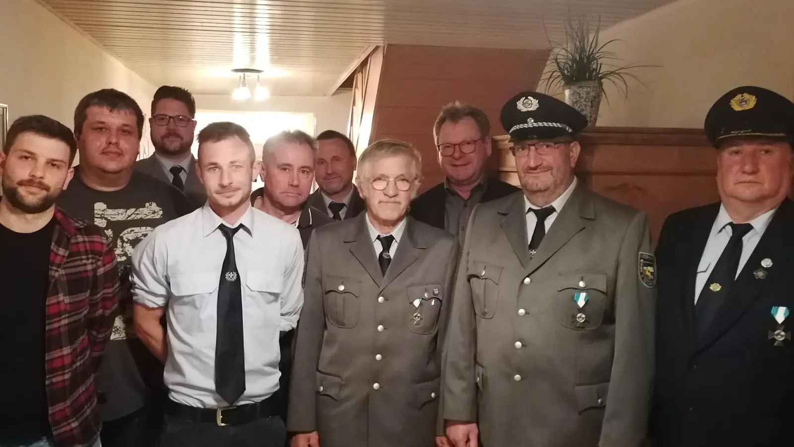 Bei den Neuwahlen der KSK: Philipp Schlagenhaufer, Andreas Danner, Matthias Matzke, Peter Scherr, Leonhard Stepper, Johann Elsner, Michael Kiener, Bürgermeister Martin Prey, Josef Straller und Kreisvorsitzender Peter Breitschafter. (Bild: Marco Scherr)