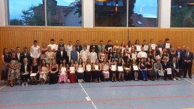 Absolventen der Max-Prechtl-Schule Hahnbach, Abschlussfeier 24.07.2025 (Bild: Stefan Ottmann)