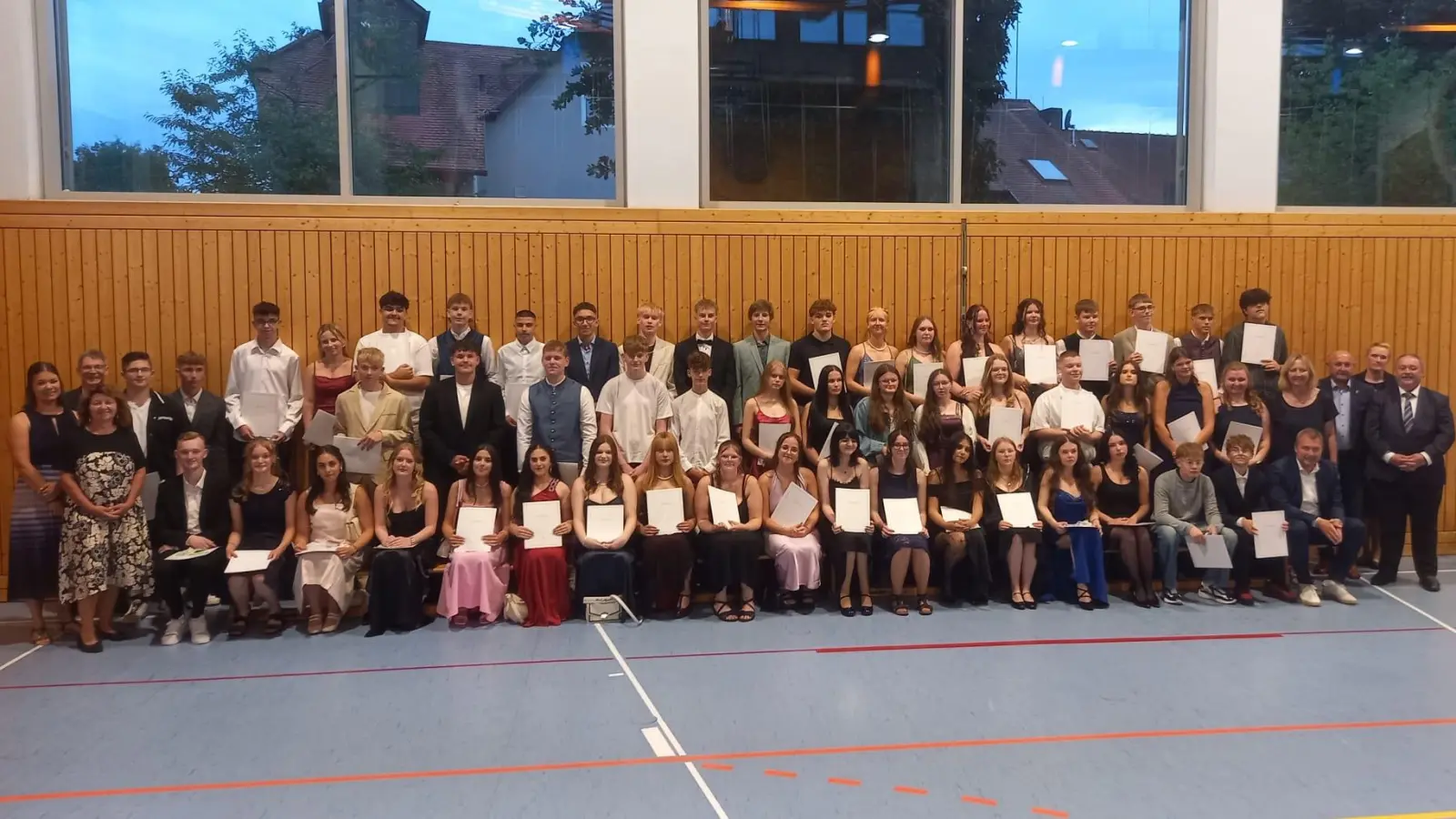 Absolventen der Max-Prechtl-Schule Hahnbach, Abschlussfeier 24.07.2025 (Bild: Stefan Ottmann)