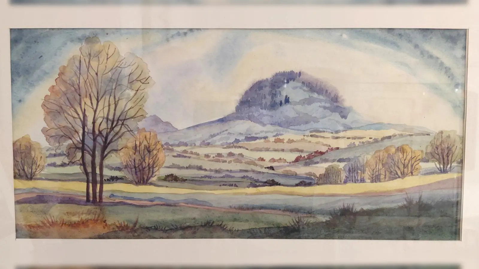 Ein Update hat die aktuelle Sonderausstellung im Kemnather Museum bekommen: Gezeigt werden nun Aquarelle des Kemnather Künstlers Gottlieb Scharff. Hauptaugenmerk ist Kemnath und die Region. Auf diesem Werk hat Scharff den Schloßberg in Waldeck verewigt. (Bild: Bernhard Piegsa)