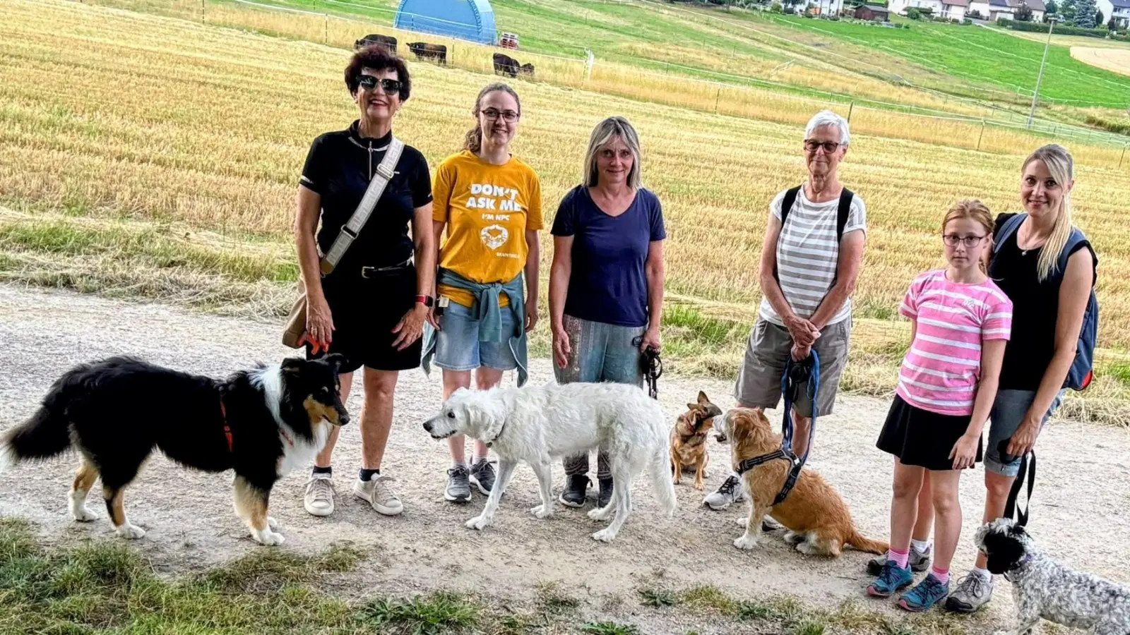 Hundewanderung des FGV Neusorg auf dem Erfahrungspfad in Brand. (Bild: Carolin Gley)