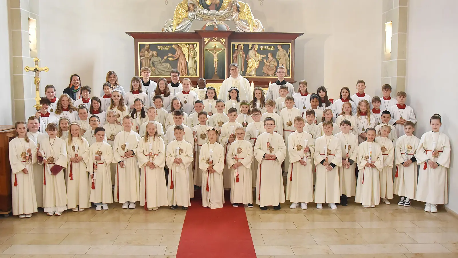 An Christi Himmelfahrt, dem 14.Mai, wurde in Mitterteich traditionell die 1. Heilige Kommunion gefeiert.  (Bild: Angelika Kempf)