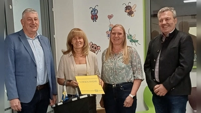 Gratulanten von links nach rechts, 2. Bürgermeister Markus Scharnagel, Brigitte Nickl, Diana Männer, Marin Rosner (Bild: Diana Männer)