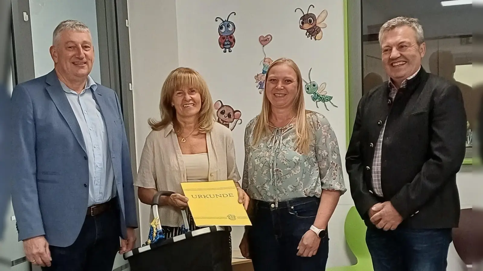 Gratulanten von links nach rechts, 2. Bürgermeister Markus Scharnagel, Brigitte Nickl, Diana Männer, Marin Rosner (Bild: Diana Männer)