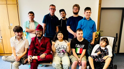 Gemeinsam geschafft - die Abschlussklasse der Rupert-Egenberger-Schule 2025. (Bild: Mariella Kramer)