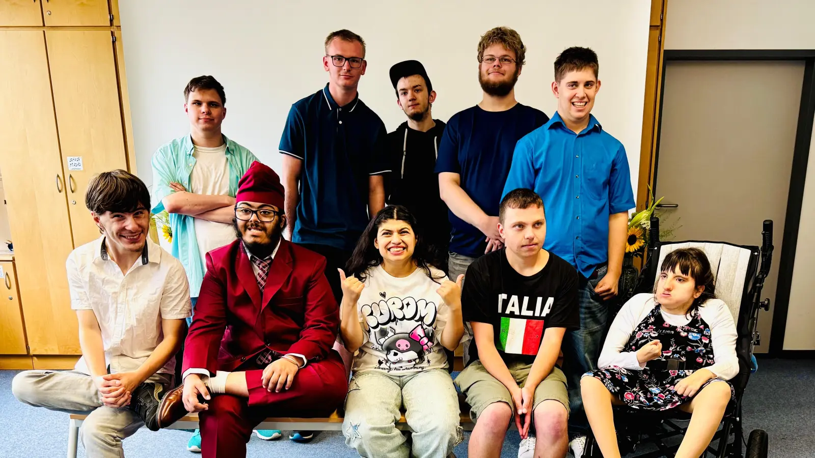 Gemeinsam geschafft - die Abschlussklasse der Rupert-Egenberger-Schule 2025. (Bild: Mariella Kramer)