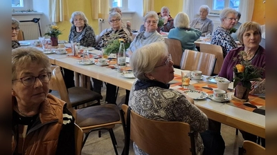 Senioren und Siedlerfrauen holen sich Tipps im Umgang mit Betrügern. (Bild: Renate Buchfelder)