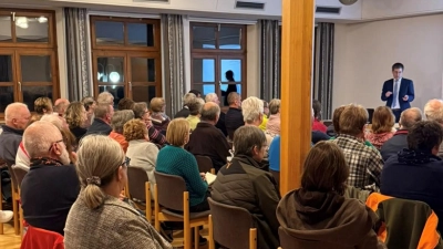 Vortrag von Notar Florian Drexler zum Thema Vorsorgevollmachten, Betreuungs- und Patientenverfügungen (Bild: Markus Bauriedl)