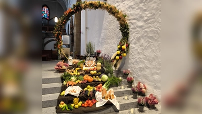 Ein Loop ist in diesem Jahr der eye-catcher beim Neunburger Erntedankaltar. (Bild: Simon Rosner)