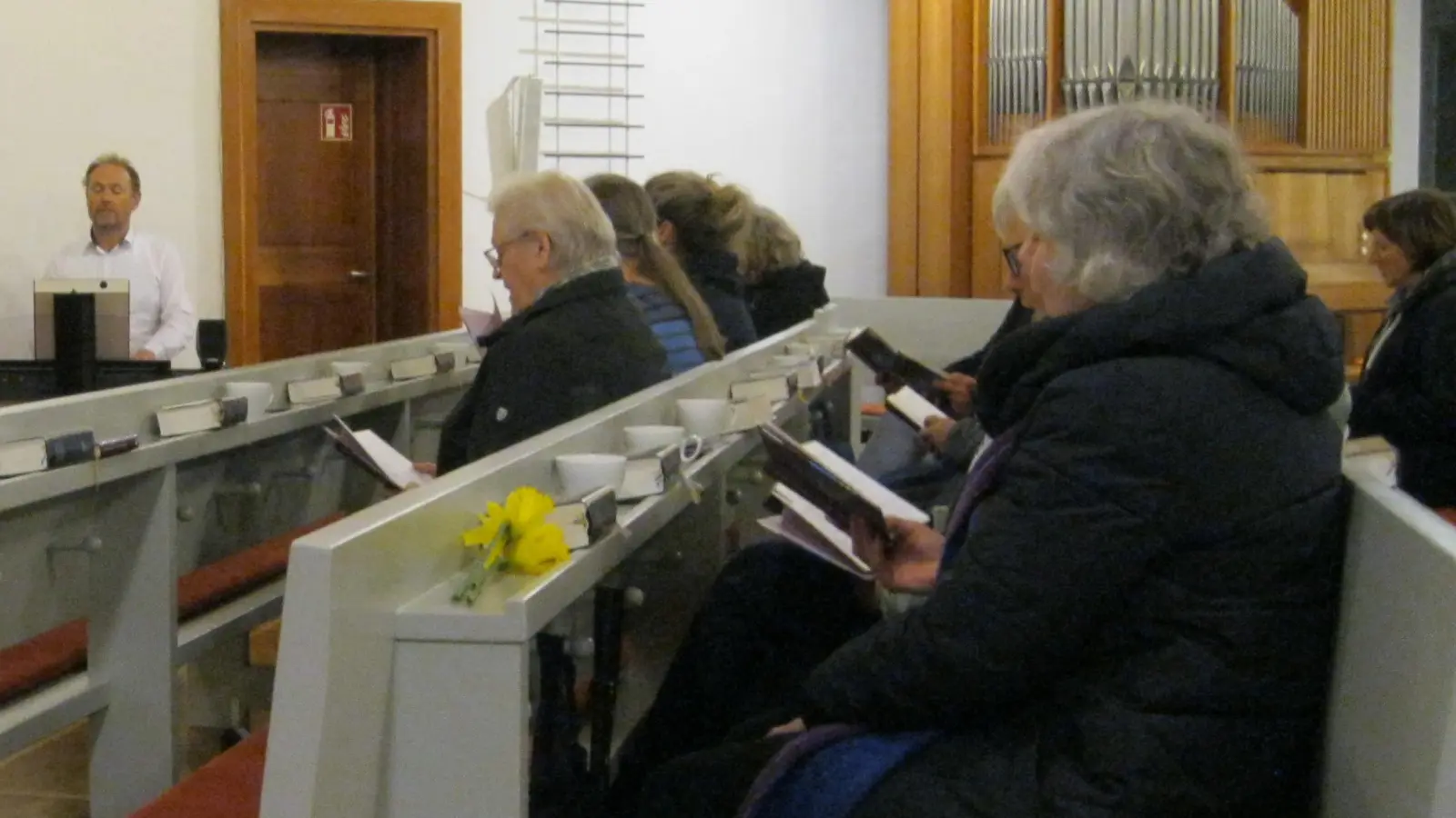 Bernhard Götz begleitete am Keyboard die Sängerinnen und Sänger beim offenen Singen. (Bild: Kurt Seibold)