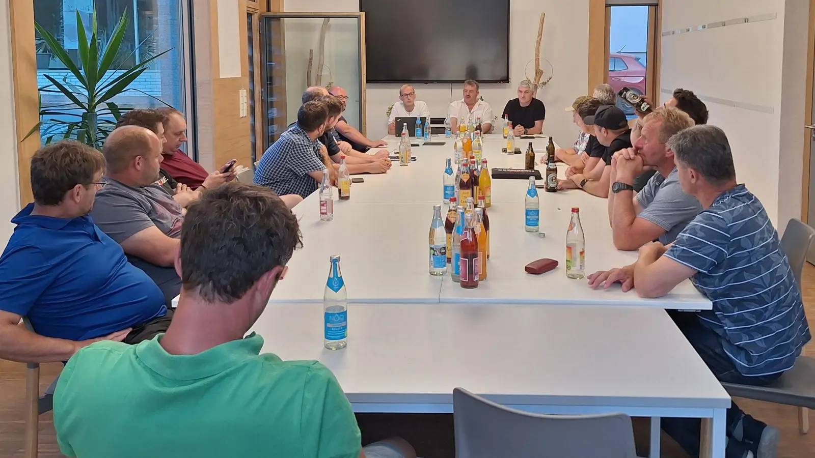 Die Kommandantenversammlung im Zächhaus. (Bild: Jutta Grosserl)