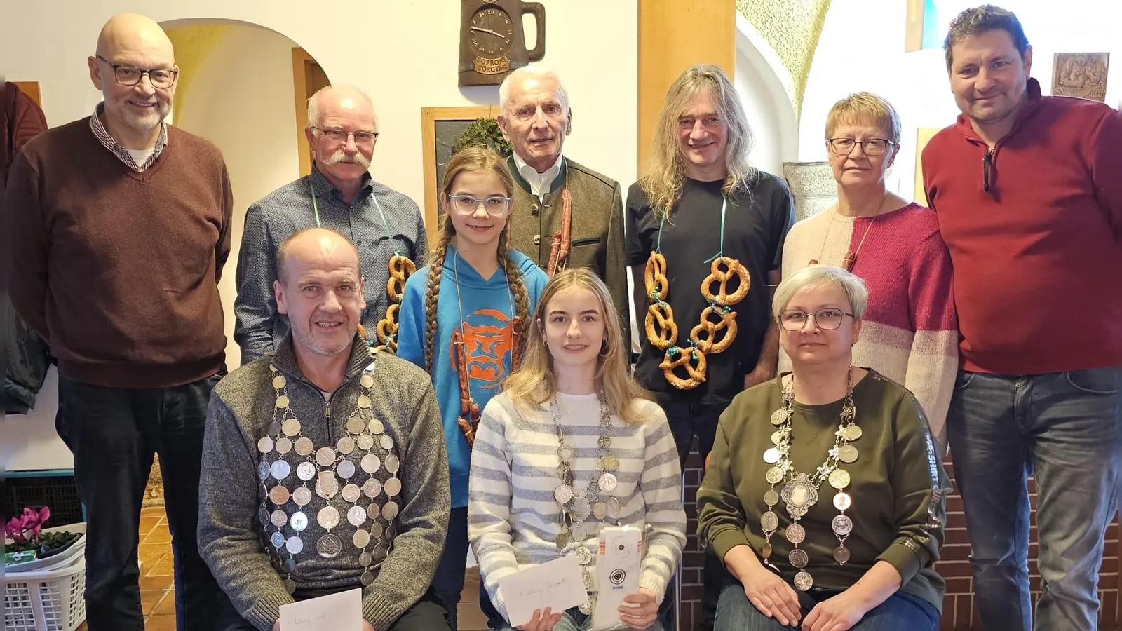Von links oben Wolfgang Weiß, Bernhard Reger, Hans Hiermaier, Georg Uschold, Marlies Knorr, Reinhard Albrecht, von links unten Markus Biebl, Julia Uschold, Lena Hägler, Alexandra Albrecht. (Bild: Alexandra Albrecht )