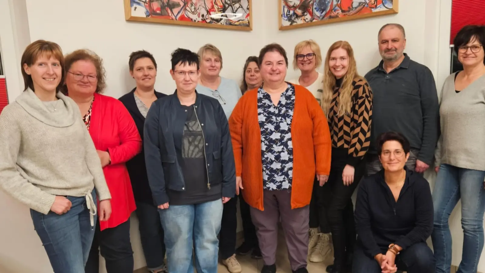 Vorstandschaft: Erika Biegerl, Heidi Schmid, Marina Forster, Christina Betz, Annemarie Alwang, Birgit Ficht, Hoch Maria, Karoline Schießl, Monika Thanner, Herbert Laubmann, Angelika Zwack, Maria Prey (von links). (Bild: Susanne Ziereis)