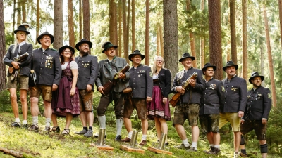 Gründungsfoto v. l.: Christine Meier, Schützenmeister Georg Regn, Lena Waldenmayer, Richard Wagner, Alexander Eichelberger, Stefan Waldenmayer, Isolde Lingl, Roman Sparrer, Lukas Waldenmayer, Florian Hirmer, Christian Weberstetter – nicht im Bild Thomas Ziegler (Bild: Bittermohn - Melanie Oppitz)