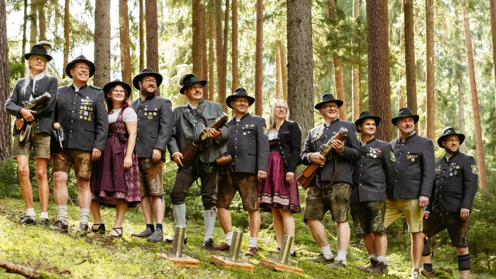 Gründungsfoto v. l.: Christine Meier, Schützenmeister Georg Regn, Lena Waldenmayer, Richard Wagner, Alexander Eichelberger, Stefan Waldenmayer, Isolde Lingl, Roman Sparrer, Lukas Waldenmayer, Florian Hirmer, Christian Weberstetter – nicht im Bild Thomas Ziegler (Bild: Bittermohn - Melanie Oppitz)