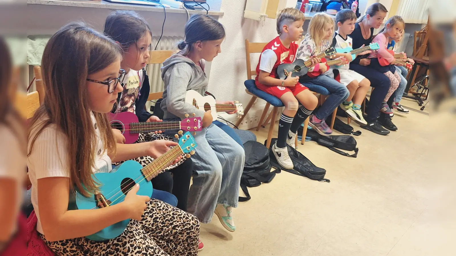 Bei Abenteuer Kultur entdecken Kinder die Welt der Musik, lernen Instrumente kennen und musizieren gemeinsam. (Bild: Jessica Müller)
