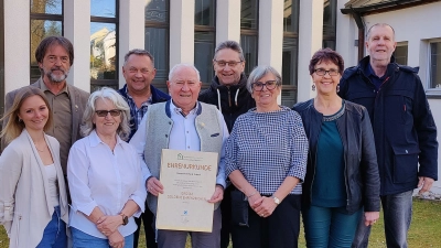 Die neu gewählte Vorstandschaft (v.l.n.r.):<br>Patricia Götz, Heinz Meinl, Anneliese Scharf, Wolfgang Donhauser, Reinhard Scharf, Christian Seraphin, Elfriede Schwab-Götz, Petronilla Weidl, Bruno Walter. <br>Nicht auf dem Bild: Monika Meinl und Manuel Donhauser.<br> (Bild: Heinz Meinl)
