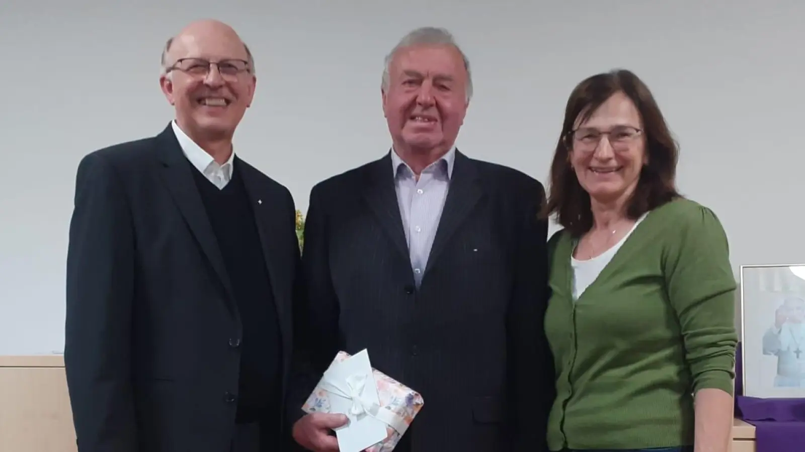 Pfarrer Herbert Rösl, Leonhard Bayerl, PGR-Sprecherin Irmgard Glaser (von links). (Bild: Kenneth Onuoha )