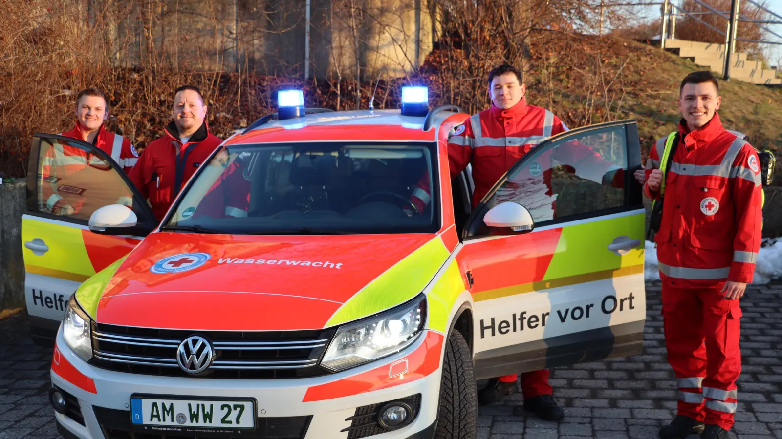 Vier der nun sieben aktiven Helfer vor Ort in Rieden, welche zur Wasserwacht Vilstal-Kümmersbruck gehören: Elias Hollweck (v.l.), Christian Brockhoff, Nico Pilz und Samuel Fritz. (Bild: Michael Rabenhofer)