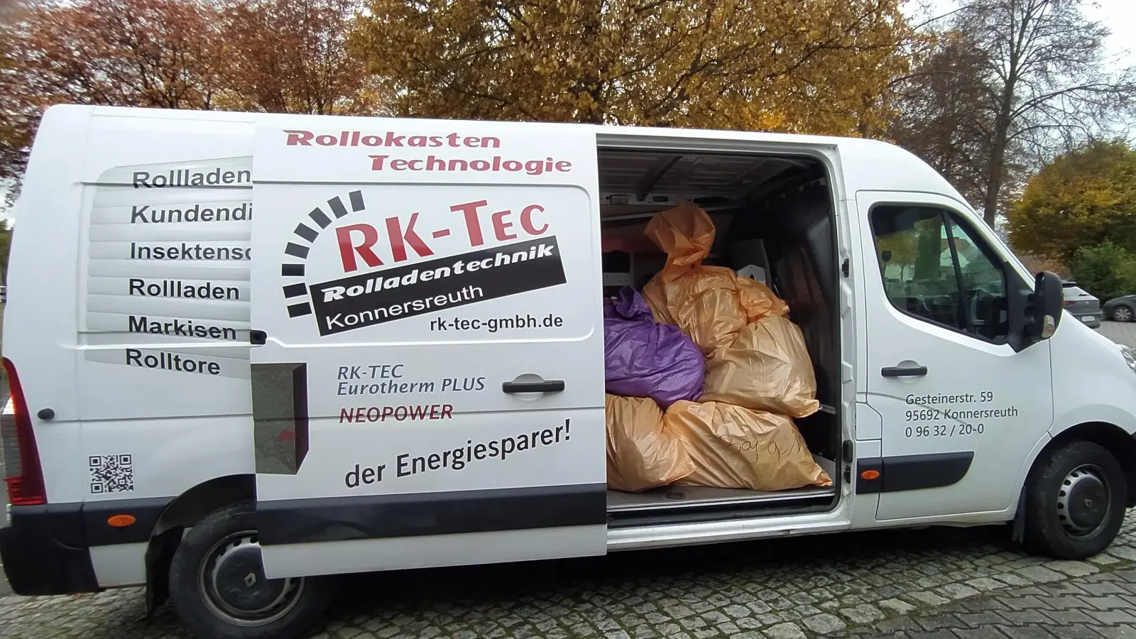 Transport nach Türkheim mit der Bus-Leihgabe von RK-TEC aus Konnersreuth (Bild: Nina Neumann)