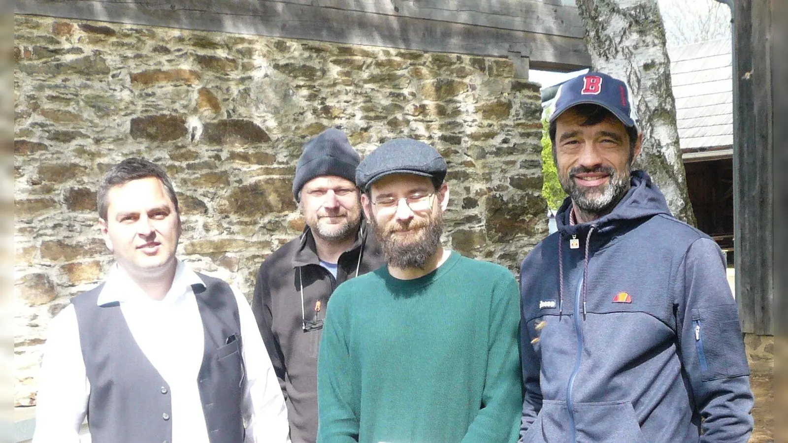 Der neu gewählte Vorstand des Bezirksverbandes Imker Oberpfalz.Von links Andreas Ackermann aus Pressath, 1.Vorsitzender; Markus Bösl aus Lauterhofen, Kassier; Thomas Wiesgickl aus Wernberg, 2. Vorsitzender; Arno Templin aus Regensburg, Schriftführer<br> (Bild: Richard Schecklmann)