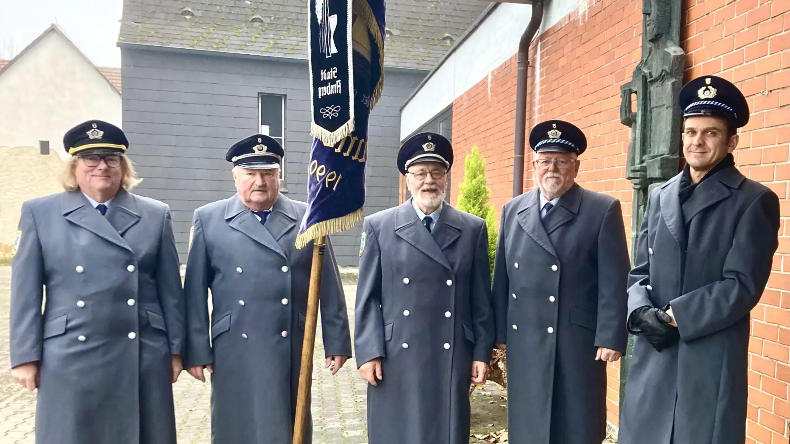 Die neue Vorstandschaft der Krieger- und Soldatenkameradschaft Raigering u. U. (Bild: Marina Koller)