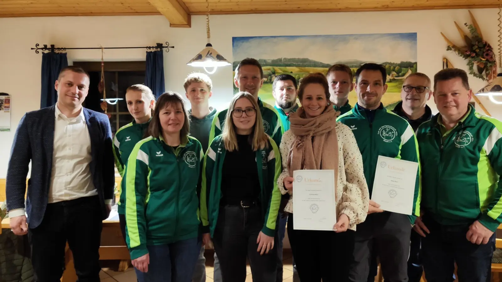 Neue Vorstandschaft der TSG-Aktiv mit den Geehrten. (Bild: Sophia Kneidl)