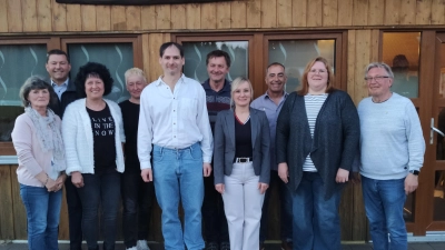 Die Gewählten mit Bürgermeister, Bildmitte Puff Martin und Walter Silke (1. u. 2. Vorstand)  (Bild: Maria Kick)