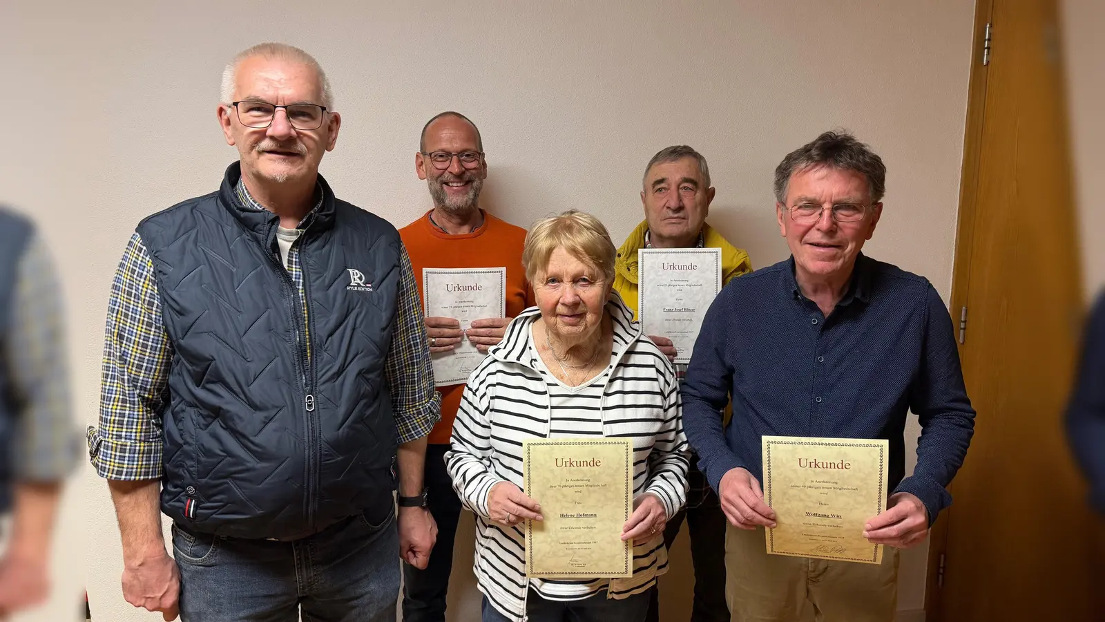 Zweiter Vorsitzender Uli Roth mit den Geehrten (v.l.): Franz-Josef Gretsch, Helene Hofmann, Franz-Josef Rötzer und Wolfgang Witt. (Bild: Andreas Heinz)