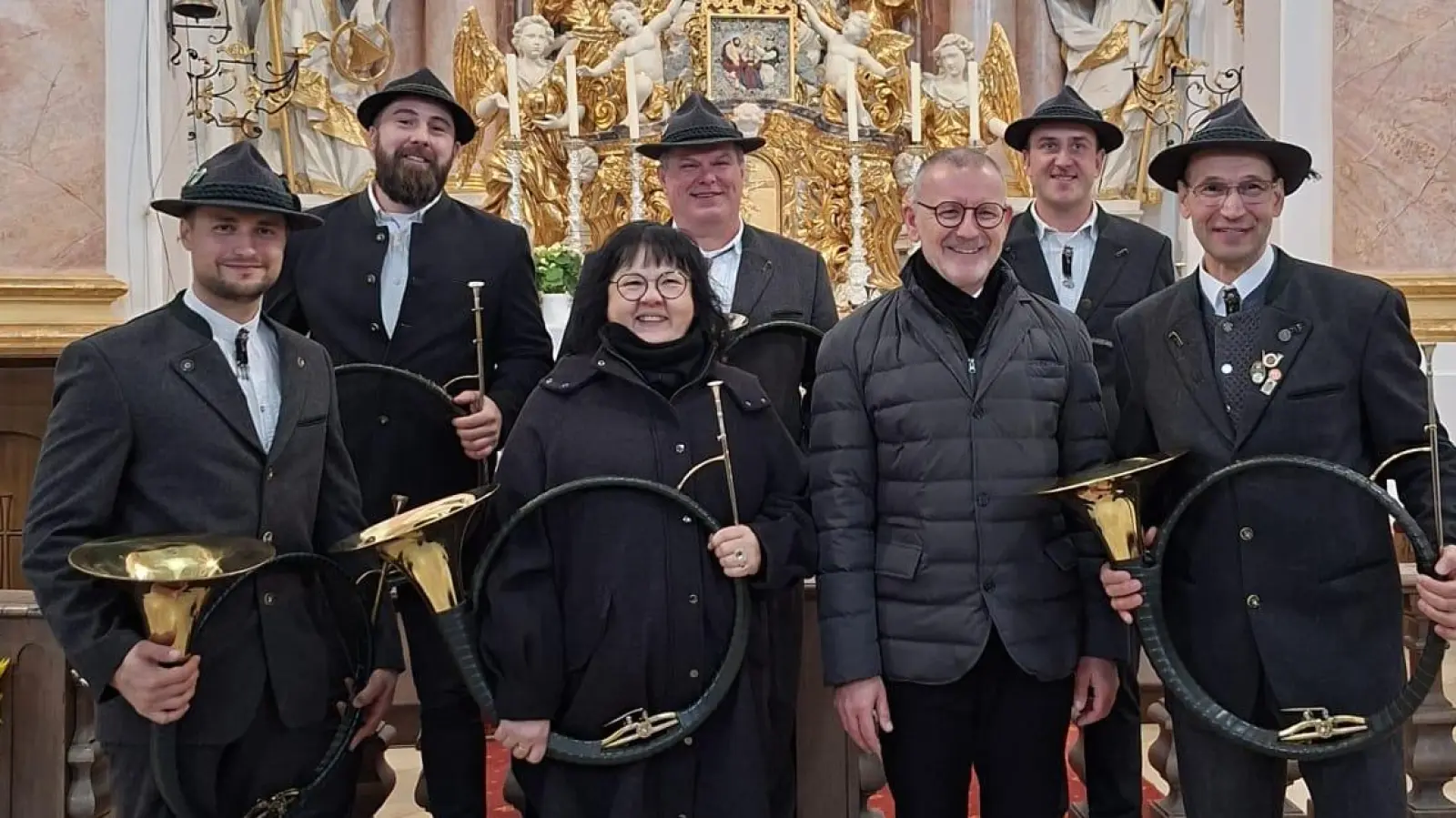 Dekan Dr. Thomas Vogl und die Kaibitzer Schloßbläser (Bild: Pauline Bäumler)