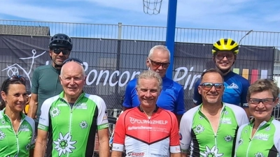 Die Aktiven der 125 und 175 km Strecken. (Bild: Doris Reil)