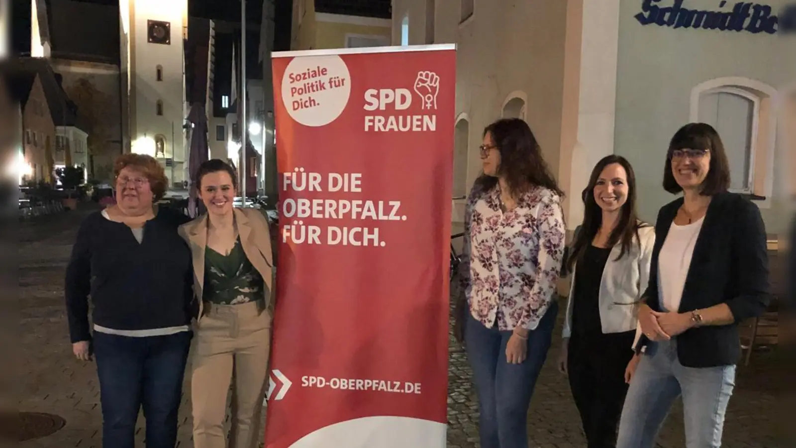 Einige Mitglieder des Vorstands der SPD Frauen Regensburg (vlnr Christine Kleinletzenberger, Andrea Diermeier, Sandra Richthammer, Claudia Neumaier, Christina Schindler). (Bild: Beate Büttner)