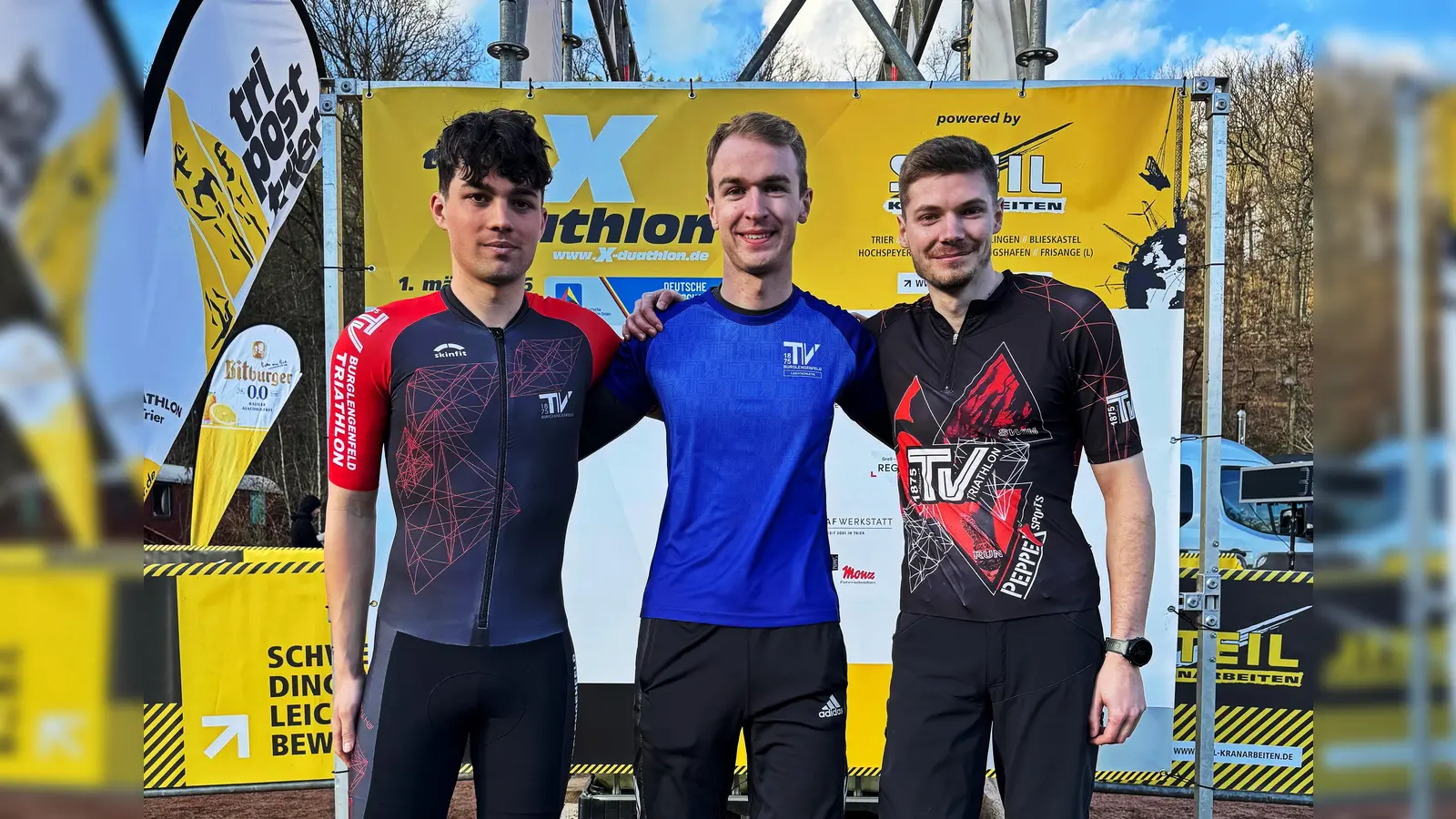 Burglengenfelds Multisportler überzeugten bei den Deutschen Meisterschaften. V.l. Bronzemedaillengewinner Ludwig Sigl und die Newcomer Jonas Kellner und Sebastian Gleissl (Bild: Franz Pretzl)