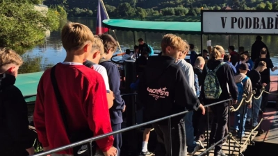 Talentschüler der Realschule im Stiftland bei ihrer Bildungsfahrt in Prag. (Bild: Dana Fialova)