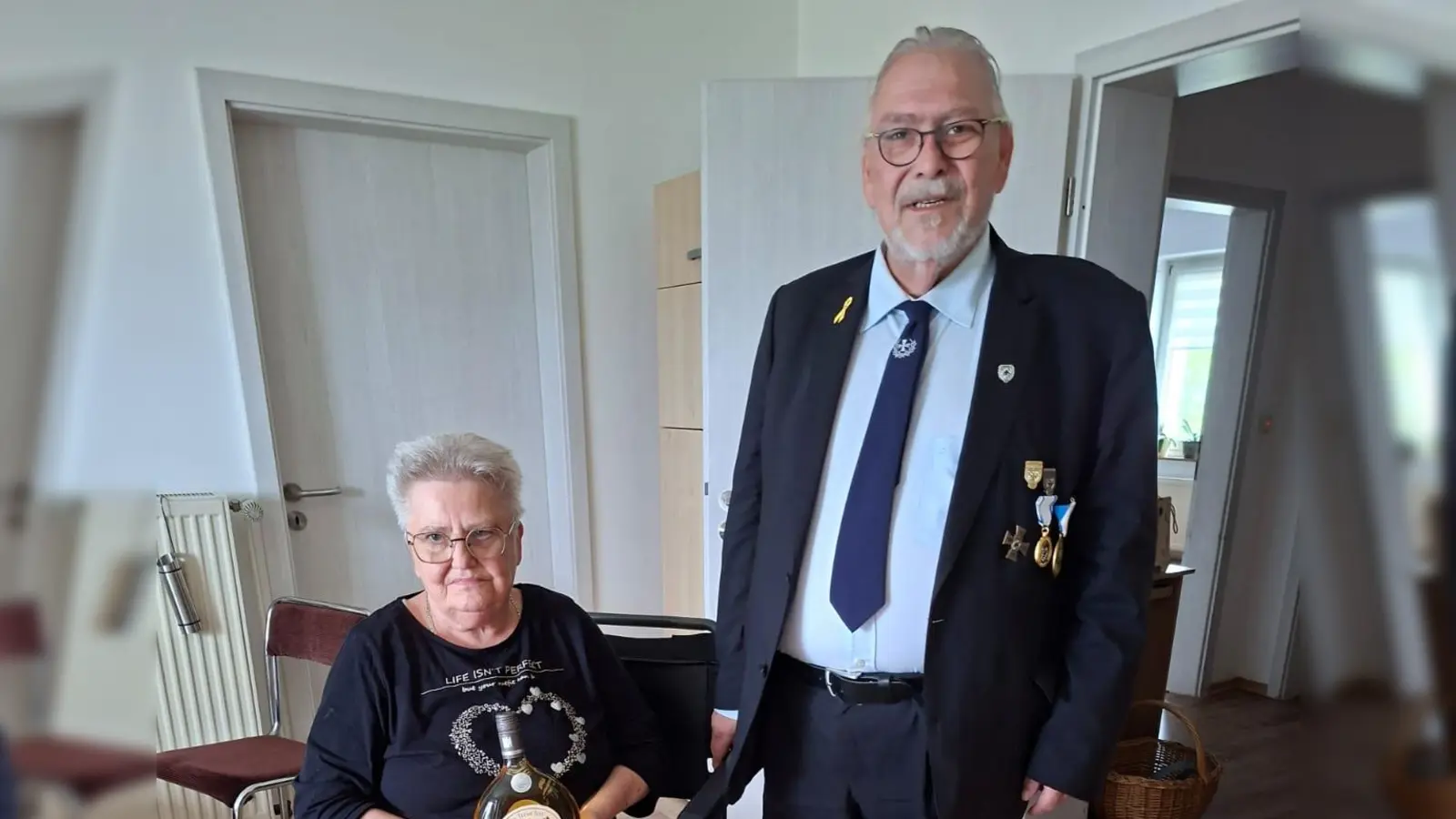 Sitzend Monika Kirschbaum Stehend Gerhard Franke. (Bild: Gerhard Franke)