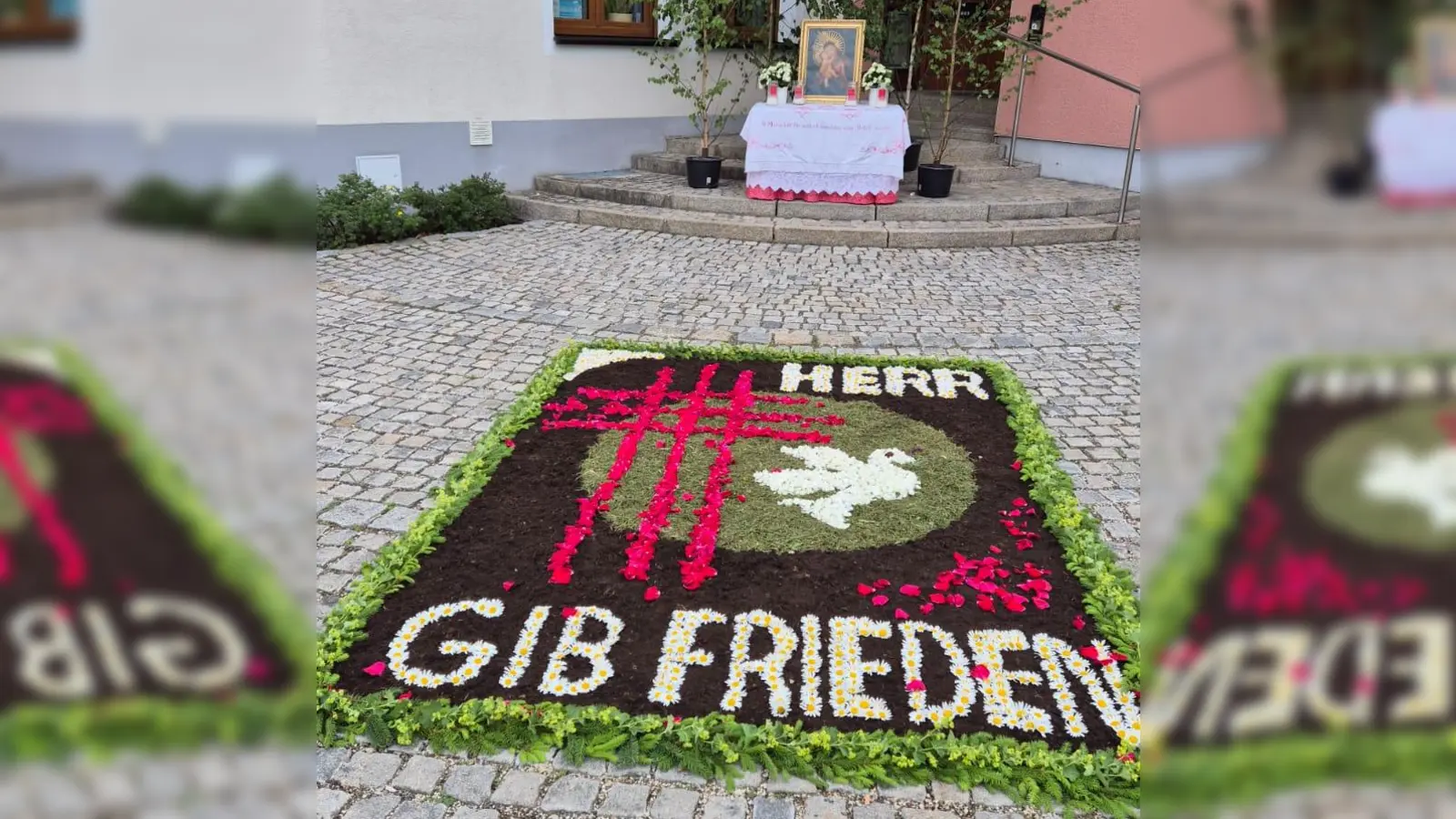 Der erste Altar am Rathaus (Bild: Stefan Wisneth)