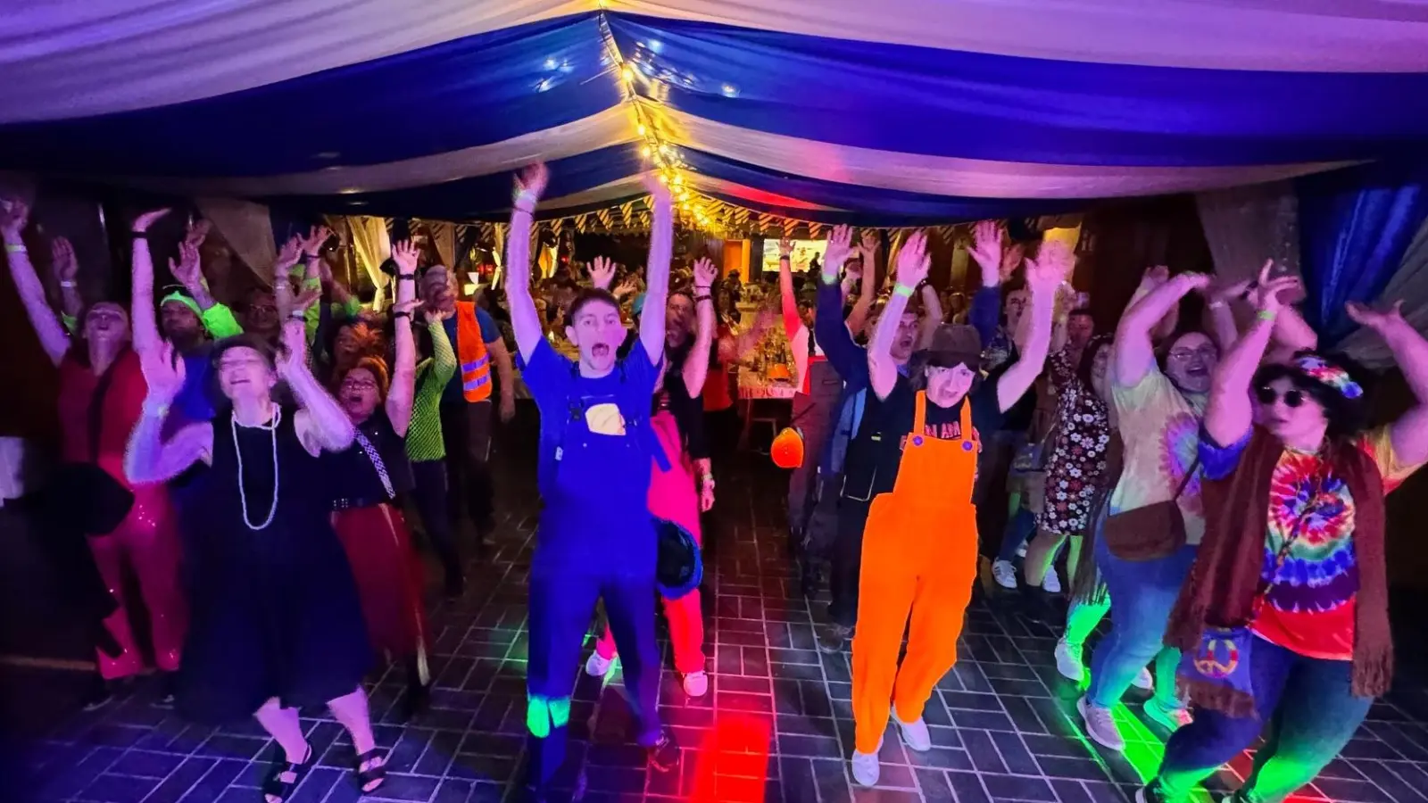 Auf der Tanzfläche herrschte ausgelassene Stimmung. (Bild: Michael Fuchs)