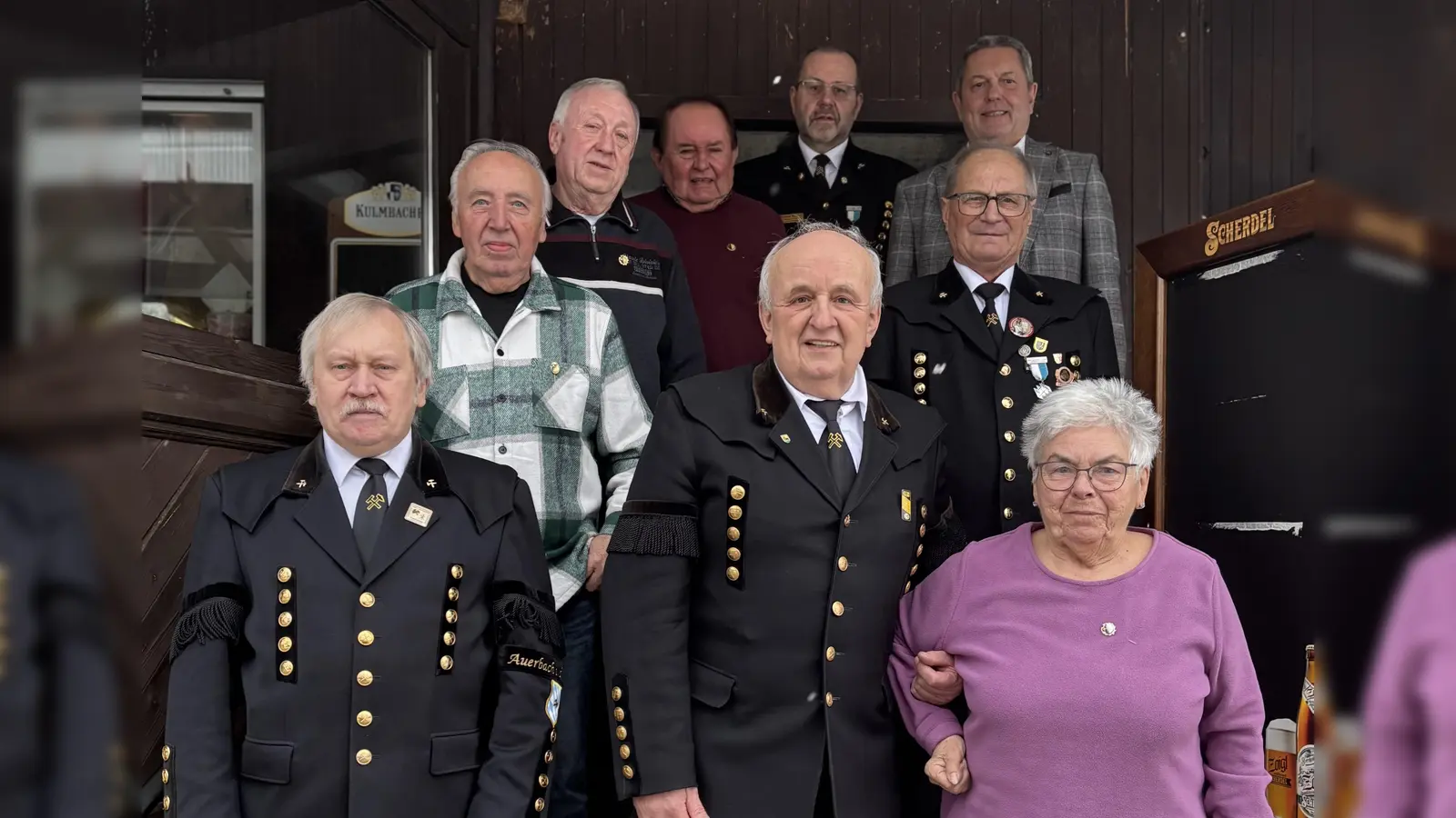 Jubilare des Bergknappenvereins Auerbach mit Vorstandschaft und Ehrengästen (Bild: Barbara Magerl)