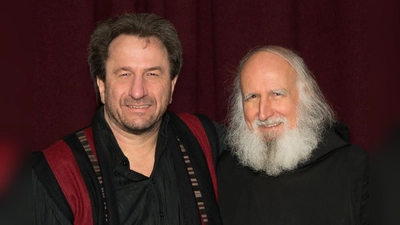 Clemens Bittlinger &amp; Pater Anselm Grün. (Bild: Erika Hemmerich)