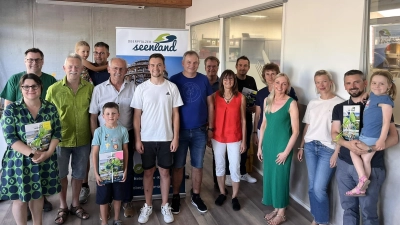 Gruppenfoto von der Preisverleihung anlässlich des ersten Tags der offenen Tür am Steinberger See (Bild: Johannes Lohrer)