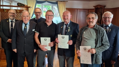 VL. Erster Vors. Gerhard Franke, Bezirksvorsitzender Horst Embacher, Bürgermeister Bernd Sommer, Wolfgang Sperber, Alois Kirschbaum, Engelbert Schack und Kreisvorsitzender Ferdinend Lienerth (Bild: Gerhard Franke)
