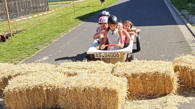 Das Ziel der Seifenkistenstrecke, es wurde der letzte Zentimeter genutzt, bevor gebremst wurde (Bild: Markus Hubmann)